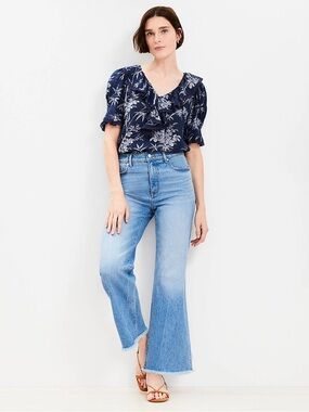 Frayed High Rise Wide Leg Crop Jeans in Light Wash Size 28